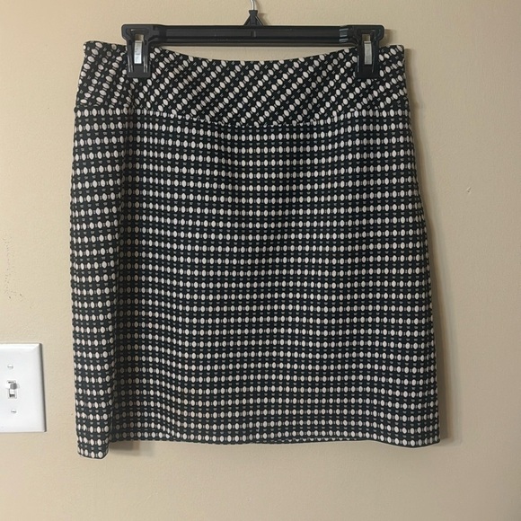 LOFT Dresses & Skirts - Black and Cream Ann Taylor Loft Short Skirt - Size 6